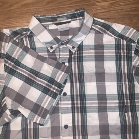 Columbia Mens Grey White Green Plaid Button Up Short Sleeve Shirt XL Regular Fit - Picture 1 of 7